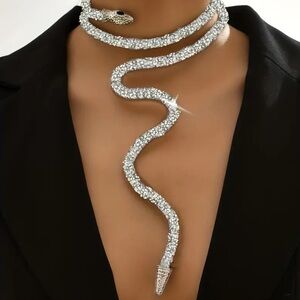 Adjustable snake necklace